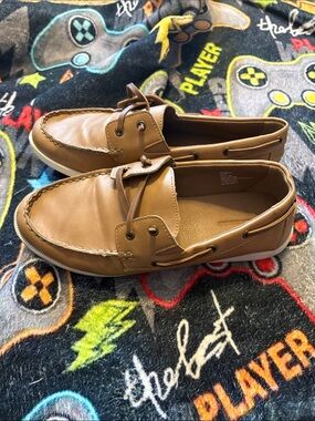 Amazon Essentials Boys' Tan Lace-Detail Boat Shoes
